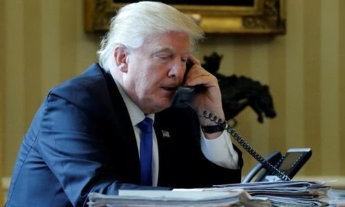 Ông Trump bất ngờ đồng ý thực hiện thỏa thuận hạt nhân Iran