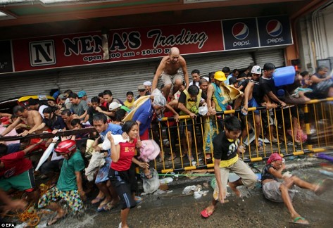 Cướp bóc hoành hành ở Philippines sau siêu bão