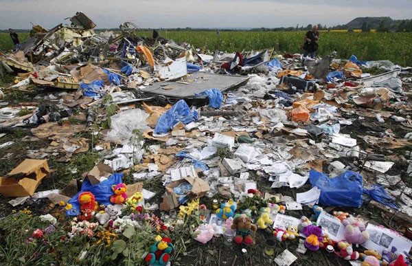 Mảnh vỡ MH17 nói lên điều gì?