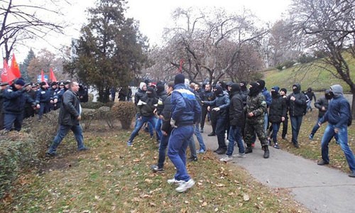 Right Sector hành hung nhóm ủng hộ Đảng Cộng sản Ukraine ở Kharkov