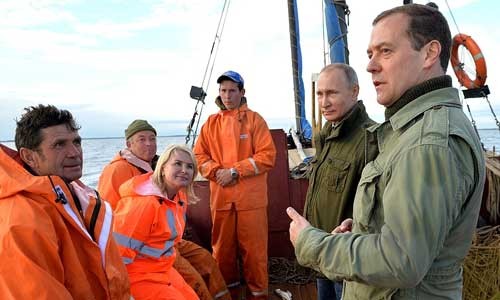 Chùm ảnh bộ đôi quyền lực Putin-Medvedev thăm đảo Lipno