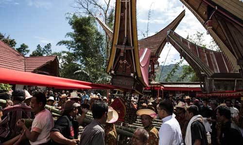 Nghi lễ mai táng của bộ tộc Torajan ở Indonesia 