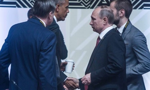 Ảnh: Tổng thống Putin bắt tay hờ hững với TT Obama tại APEC