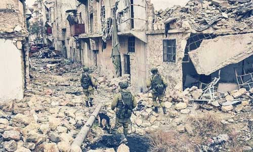 Xem lính Nga gỡ bom mìn ở một thị trấn ma Syria