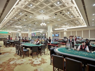 Vì sao cổ phiếu ông chủ casino Quảng Ninh RIC tăng trần 12 phiên liên tiếp dù kinh doanh ảm đạm?