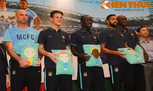 Cầu thủ Man City thổ lộ tình yêu với Việt Nam