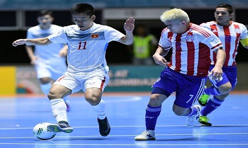 Futsal Việt Nam cần làm gì để có tấm vé đi tiếp?