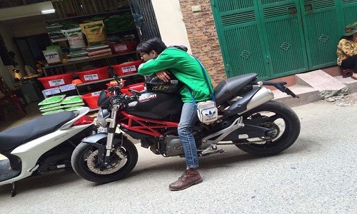 Trò chuyện với chàng trai chạy “xe ôm” bằng Ducati phân khối lớn