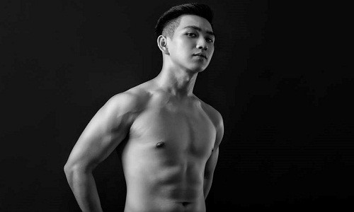 Hot boy Kinh tế Quốc dân đẹp trai như diễn viên điện ảnh