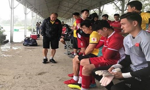 Bão số 9 khiến HLV Park Hang-seo  đổi kế hoạch bán kết AFF Cup 2018