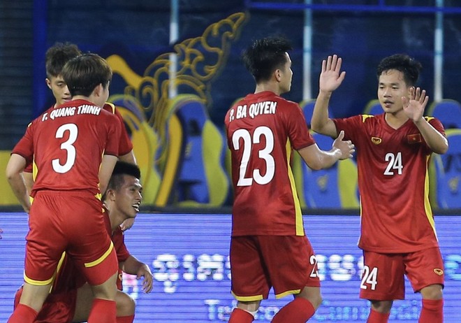 Thắng nhẹ U23 Thái Lan, U23 Việt Nam oai phong vào bán kết