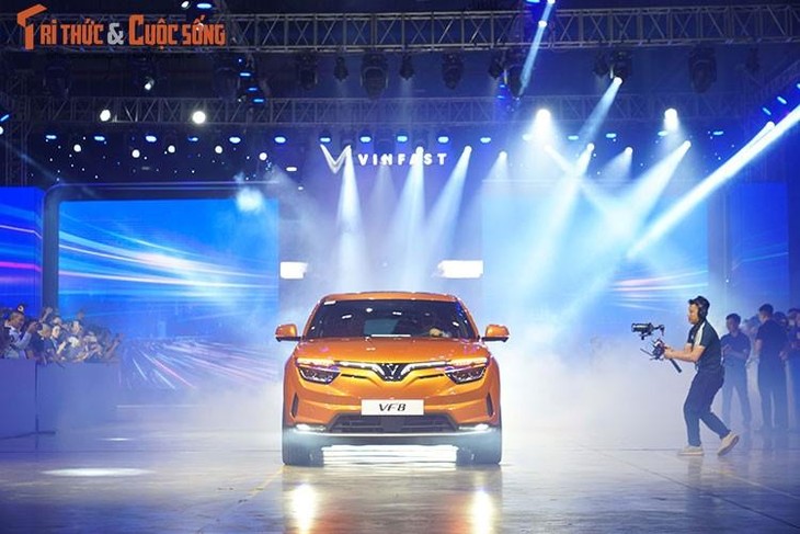 Lễ bàn giao xe Vinfast VF8 hoàn toàn mới với chủ đề "Khởi đầu của Tương lai - The Future is Now" đã được tổ chức tại nhà máy VinFast Hải Phòng vào sáng ngày 10/9/2022 với sự tham gia của những khách hàng đặt mua xe đầu tiên. Lễ bàn giao xe Vinfast VF8 hoàn toàn mới với chủ đề "Khởi đầu của Tương lai - The Future is Now" đã được tổ chức tại nhà máy VinFast Hải Phòng vào sáng ngày 10/9/2022 với sự tham gia của những khách hàng đặt mua xe đầu tiên.