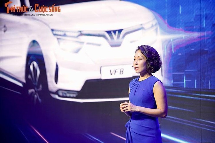 Theo kế hoạch, sau khi bàn giao xe tại Việt Nam, VinFast sẽ xuất khẩu lô xe VF8 đầu tiên với số lượng khoảng 5.000 chiếc tới Mỹ, Canada và châu Âu vào đầu tháng 11 năm nay. Dự kiến, những khách hàng quốc tế đầu tiên của VinFast có thể được nhận xe vào tháng 12 tới đây. Theo kế hoạch, sau khi bàn giao xe tại Việt Nam, VinFast sẽ xuất khẩu lô xe VF8 đầu tiên với số lượng khoảng 5.000 chiếc tới Mỹ, Canada và châu Âu vào đầu tháng 11 năm nay. Dự kiến, những khách hàng quốc tế đầu tiên của VinFast có thể được nhận xe vào tháng 12 tới đây.