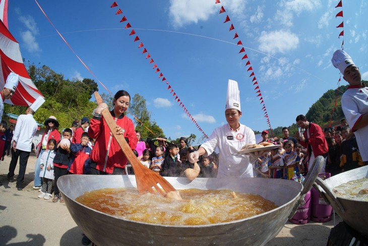 CHIN-SU mang chảo cơm có thịt đặc biệt lên vùng cao - Hình 3 CHIN-SU mang chao com co thit dac biet len vung cao-Hinh-3