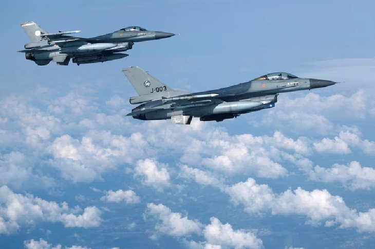 Quân Ukraine thương vong nặng nề, phi công F-16 đào tẩu sang Nga - Hình 4 Quan Ukraine thuong vong nang ne, phi cong F-16 dao tau sang Nga-Hinh-4