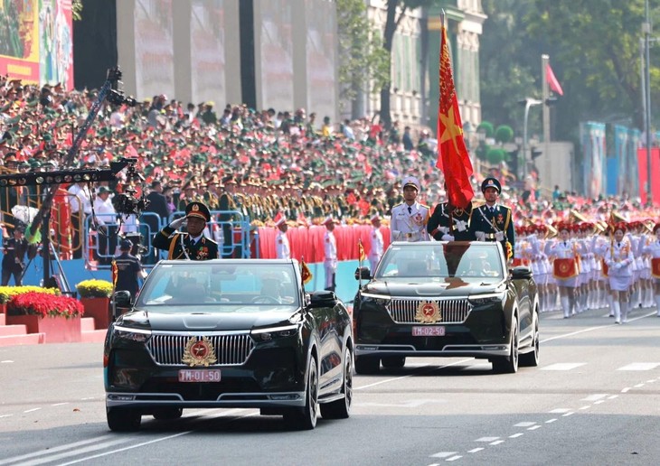 Hoạt động diễu binh, diễu hành là tâm điểm trong Lễ kỷ niệm 50 năm Ngày Giải phóng miền Nam, thống nhất đất nước. Thu hút sự quan tâm của đông đảo quần chúng nhân dân TP HCM, đồng bào cả nước và du khách quốc tế. Hoạt động diễu binh, diễu hành là tâm điểm trong Lễ kỷ niệm 50 năm Ngày Giải phóng miền Nam, thống nhất đất nước. Thu hút sự quan tâm của đông đảo quần chúng nhân dân TP HCM, đồng bào cả nước và du khách quốc tế.