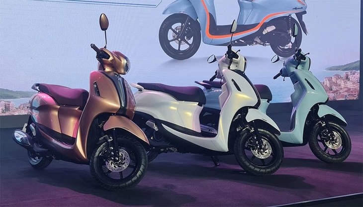 Thiết kế Yamaha Grande 2022 thế hệ mới thừa hưởng nét thanh lịch vốn có nhưng vẫn toát lên sự hiện đại với đường cong uyên chuyển chạy dọc thân xe mang đến vẻ đẹp vượt thời gian với 3 phong cách: Năng động - Quyến rũ - Duyên dáng. Thiết kế Yamaha Grande 2022 thế hệ mới thừa hưởng nét thanh lịch vốn có nhưng vẫn toát lên sự hiện đại với đường cong uyên chuyển chạy dọc thân xe mang đến vẻ đẹp vượt thời gian với 3 phong cách: Năng động - Quyến rũ - Duyên dáng.