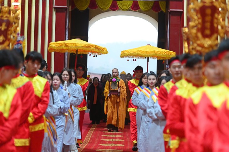 Hàng nghìn phật tử, du khách tham gia khai hội xuân Yên Tử 2025 - Hình 2 Hang nghin phat tu, du khach tham gia khai hoi xuan Yen Tu 2025-Hinh-2