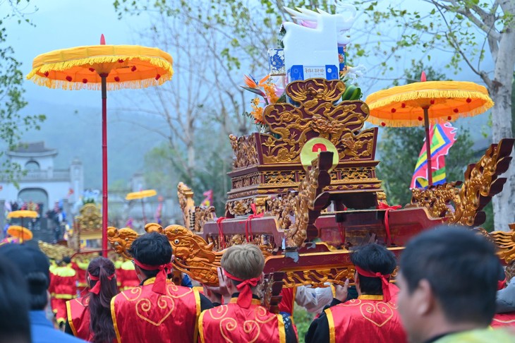 Hàng nghìn phật tử, du khách tham gia khai hội xuân Yên Tử 2025 - Hình 3 Hang nghin phat tu, du khach tham gia khai hoi xuan Yen Tu 2025-Hinh-3