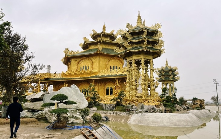Ngôi chùa “dát vàng” ở Hưng Yên khiến du khách mê mẩn - Hình 5 Ngoi chua “dat vang” o Hung Yen khien du khach me man-Hinh-5