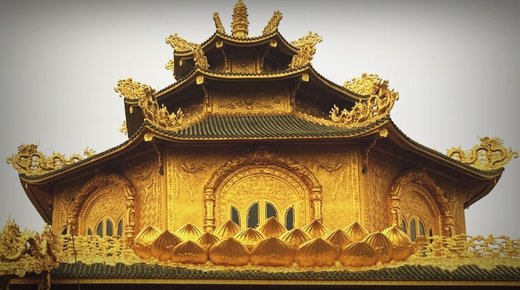 Ngôi chùa “dát vàng” ở Hưng Yên khiến du khách mê mẩn - Hình 7 Ngoi chua “dat vang” o Hung Yen khien du khach me man-Hinh-7