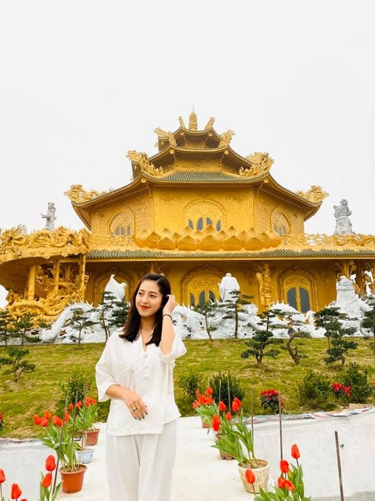Ngôi chùa “dát vàng” ở Hưng Yên khiến du khách mê mẩn - Hình 9 Ngoi chua “dat vang” o Hung Yen khien du khach me man-Hinh-9