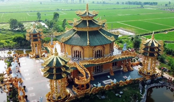 Ngôi chùa “dát vàng” ở Hưng Yên khiến du khách mê mẩn - Hình 2 Ngoi chua “dat vang” o Hung Yen khien du khach me man-Hinh-2