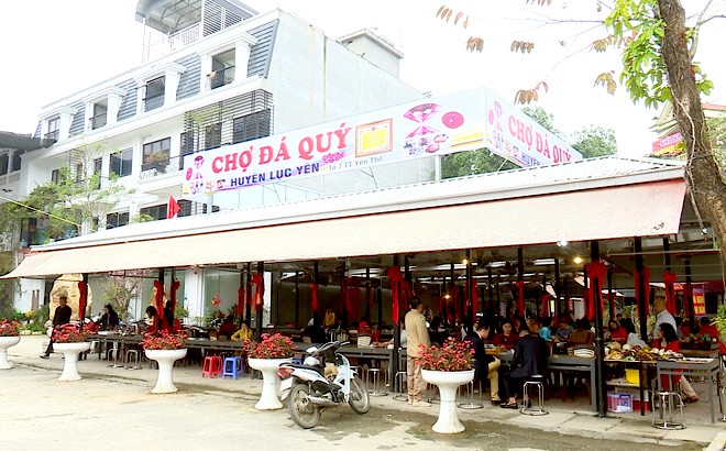 Bên trong phiên chợ đá quý bày bán như rau tại Việt Nam Ben trong phien cho da quy bay ban nhu rau tai Viet Nam