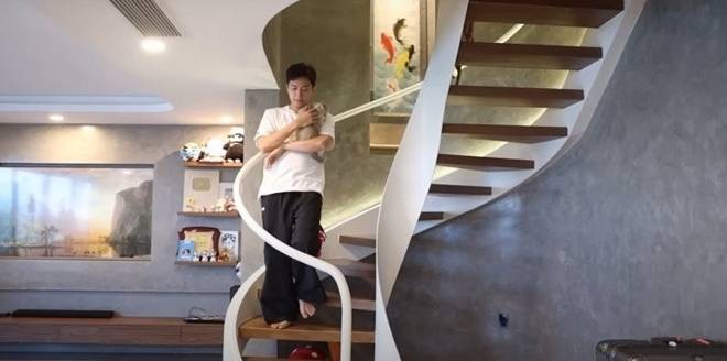Cận cảnh penthouse 3 tầng có sân vườn xanh mướt của Ngô Kiến Huy - Hình 2 Can canh penthouse 3 tang co san vuon xanh muot cua Ngo Kien Huy-Hinh-2
