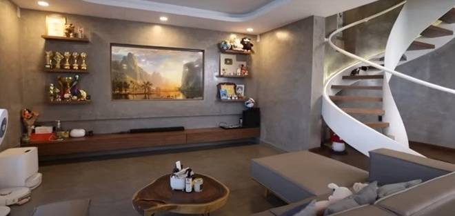 Cận cảnh penthouse 3 tầng có sân vườn xanh mướt của Ngô Kiến Huy - Hình 3 Can canh penthouse 3 tang co san vuon xanh muot cua Ngo Kien Huy-Hinh-3
