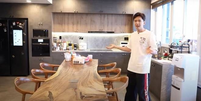 Cận cảnh penthouse 3 tầng có sân vườn xanh mướt của Ngô Kiến Huy - Hình 6 Can canh penthouse 3 tang co san vuon xanh muot cua Ngo Kien Huy-Hinh-6