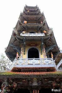 Đầu xuân viếng tượng Bồ tát bằng hoa lớn nhất thế giới ảnh 5 Đầu xuân viếng tượng Bồ tát bằng hoa lớn nhất thế giới ảnh 5