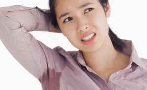 Cồn sát trùng giúp chống mùi cho nách