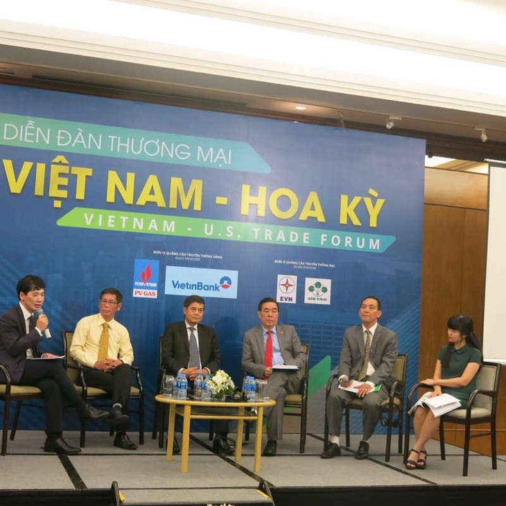 Phiên thảo luận thứ hai tại diễn đàn với sự tham gia của một số doanh nghiệp tiêu biểu.