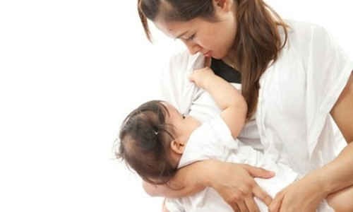 Hại sức khỏe con khi tắm cho bé vào thời điểm này ảnh 1 Hại sức khỏe con khi tắm cho bé vào thời điểm này ảnh 1