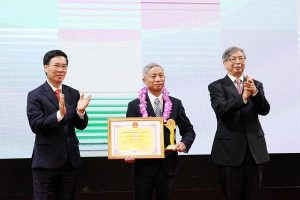 /Uploaded/khds.1cdn.vn/2018/09/16/le-ton-vinh-1-300x200.jpg