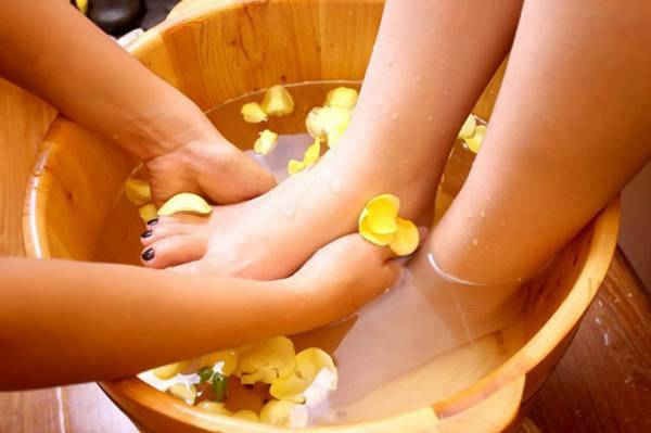 Ngâm chân bằng tinh dầu thiên nhiên