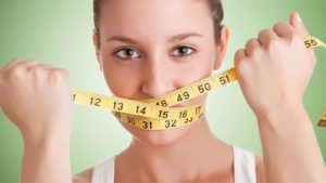 Nhịn ăn giảm cân gây rụng tóc