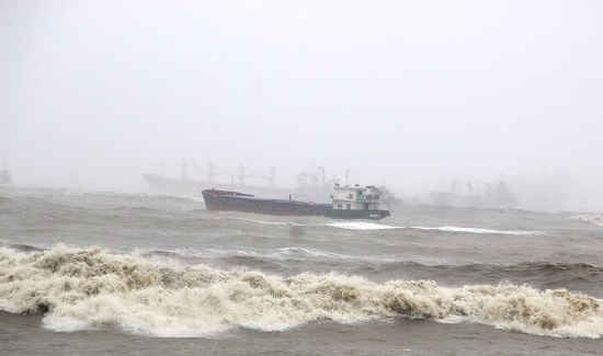 Thiệt hại “khủng khiếp” bão Damrey: 47 người chết, mất tích, 40 000 nhà tốc mái Thiet hai “khung khiep” bao Damrey: 47 nguoi chet, mat tich, 40 000 nha toc mai