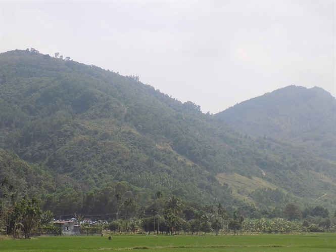 Dãy núi Hoàng Ngưu, nơi tương truyền có chôn gốc kỳ nam khủng.
