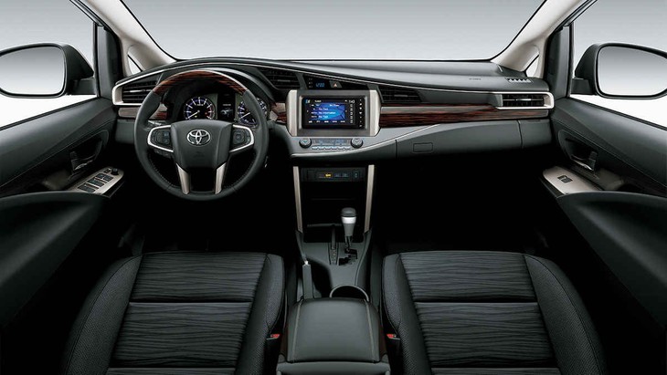 /Uploaded/khds.1cdn.vn/2018/09/16/toyota-viet-nam-gioi-thieu-hai-phien-ban-innova-cai-tien-201-3.jpg