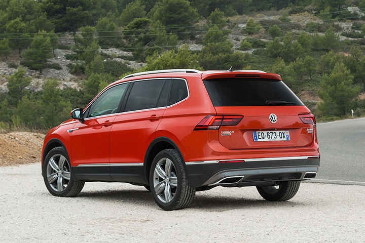 /Uploaded/khds.1cdn.vn/2018/09/16/volkswagen-gioi-thieu-tiguan-allspace-2018-7-cho-duoi-2-ty-dong-1.jpg