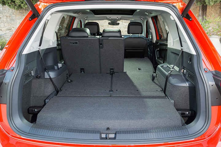 /Uploaded/khds.1cdn.vn/2018/09/16/volkswagen-gioi-thieu-tiguan-allspace-2018-7-cho-duoi-2-ty-dong-4.jpg