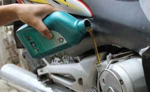 Xe máy ít đi vẫn cần thay dầu