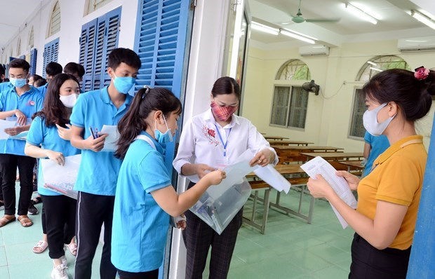 Bộ GD-ĐT tìm “phao” cứu thí sinh điểm cao trượt đại học hình ảnh 1 Bo GD-DT tim “phao” cuu thi sinh diem cao truot dai hoc hinh anh 1