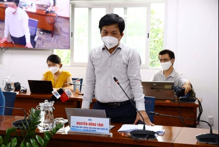 Phó Giám đốc Trung tâm Kiểm soát Bệnh tật TP Nguyễn Hồng Tâm khẳng định không có chuyện hết văcxin Vero Cell như phản ánh. pho-giam-doc-trung-tam-kiem-soat-benh-tat-tp-nguyen-hong-tam-khang-dinh-khong-co-chuyen-het-vac-xin-vero-cell-nhu-phan-anh.jpg