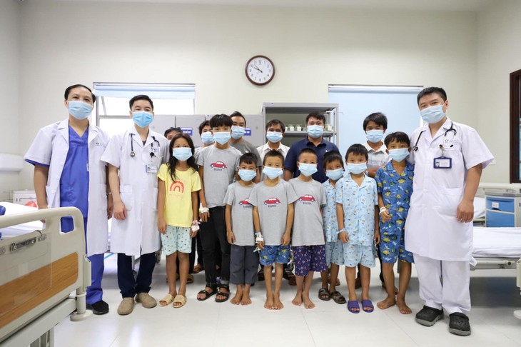 8 trẻ ngộ độc quả hồng châu tại Bệnh viện Nhi TƯ được ra viện. 8-tre-ngo-doc-hong-chau.jpg