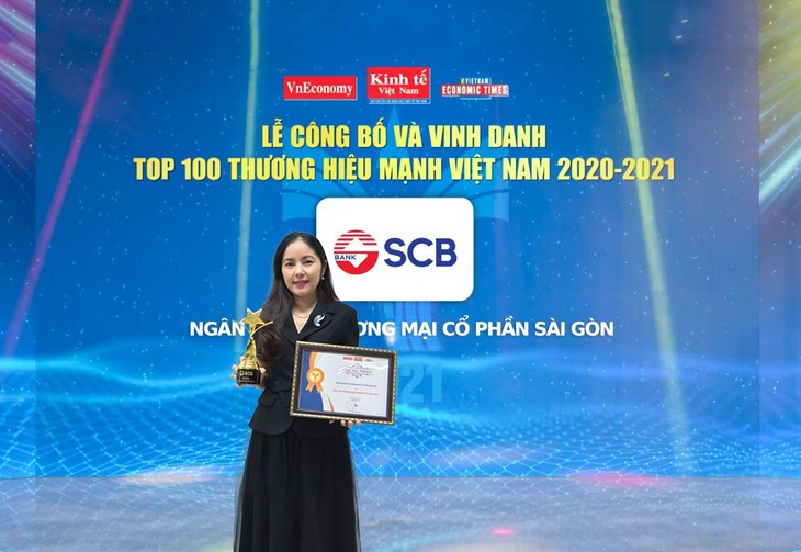 scb-nhan-giai-thuong-thuong-hieu-manh-.jpg