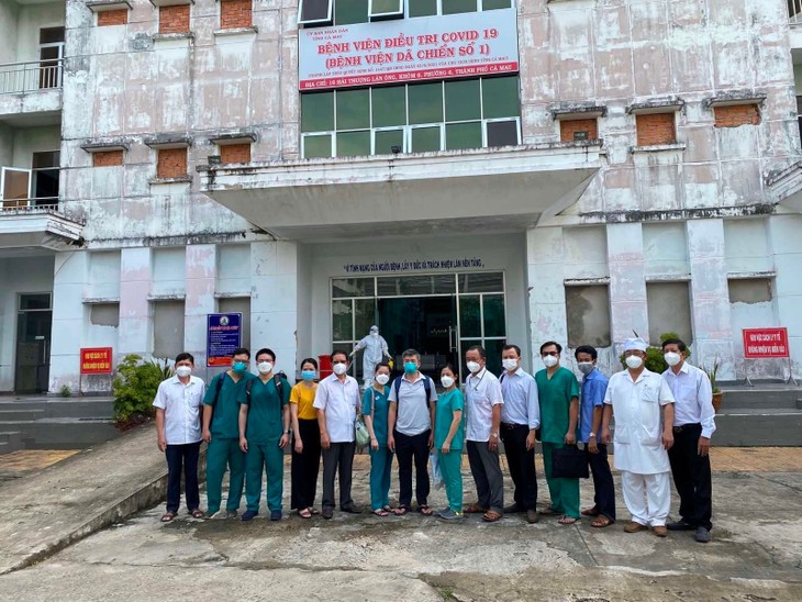 Từ ngày 15/10 đến 24/10/2021, đoàn công tác Bệnh viện Chợ Rẫy sẽ tiến hành khảo sát thực địa tại các trung tâm điều trị bệnh nhân Covid-19 của tỉnh Cà Mau. khao-sat-va-thuc-dia-tai-ca-mau-4-.jpg