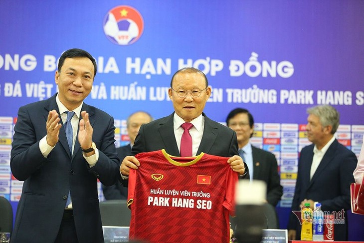 Về cơ bản HLV Park vẫn là lựa chọn tốt nhất ở thời điểm hiện tại. hlv-park-hang-seo-kich-hoat-gia-han-hop-dong.jpg